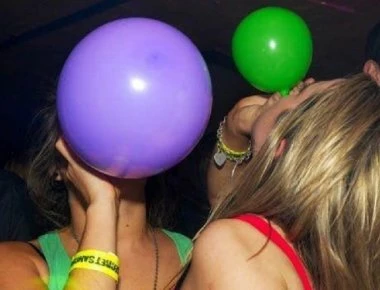 Ζάκυνθος: Μπαράζ συλλήψεων για κατοχή αερίου γέλιου στο Λαγανά